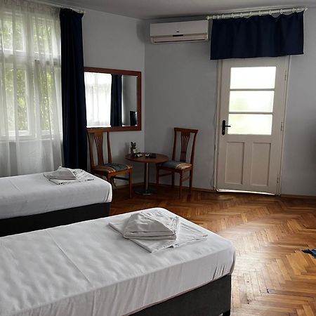 Guest Rooms Donovi Varna Exterior photo