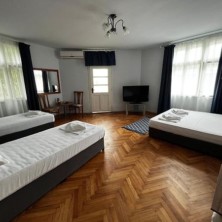 Guest Rooms Donovi Varna Exterior photo