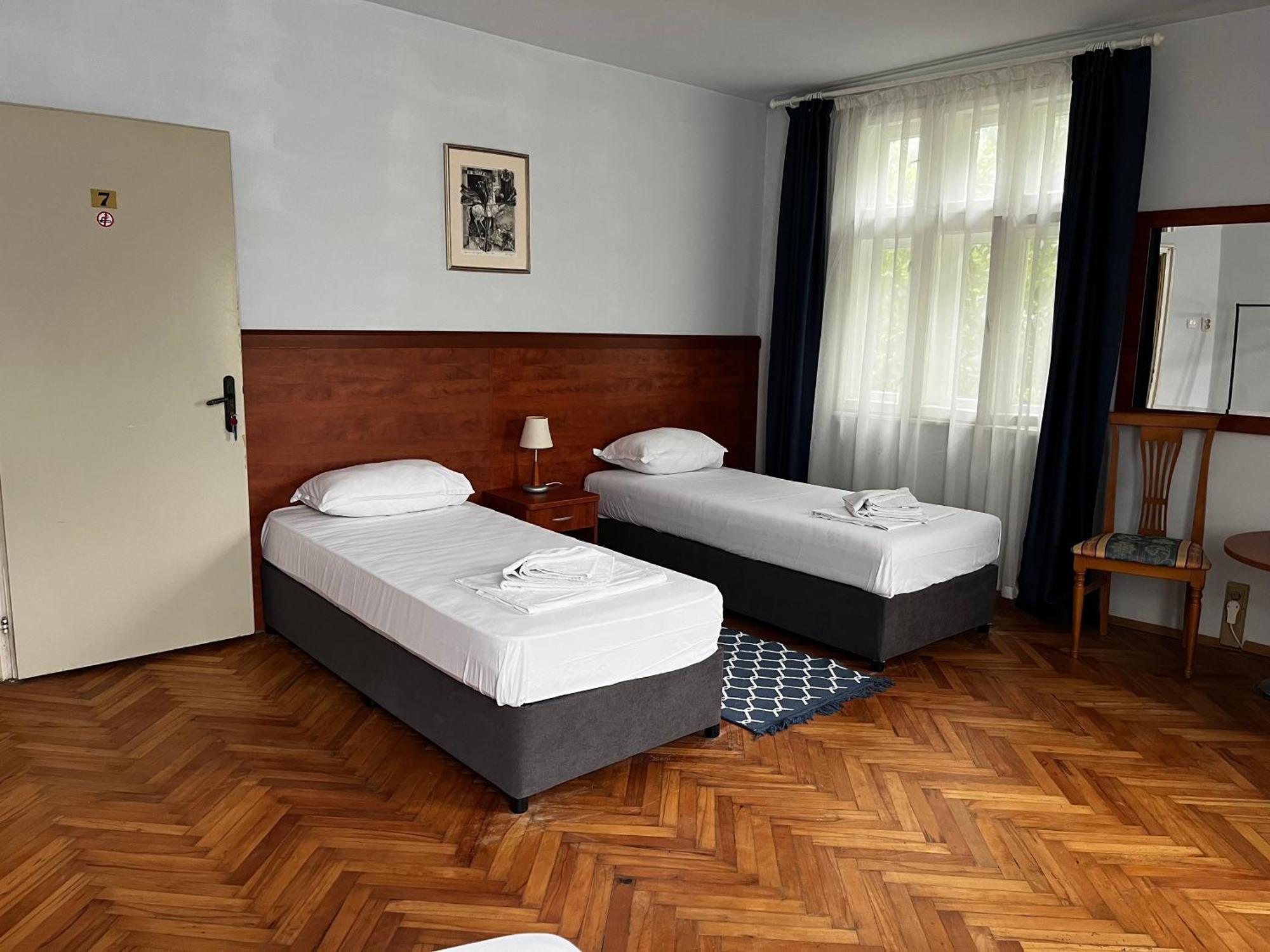 Guest Rooms Donovi Varna Exterior photo