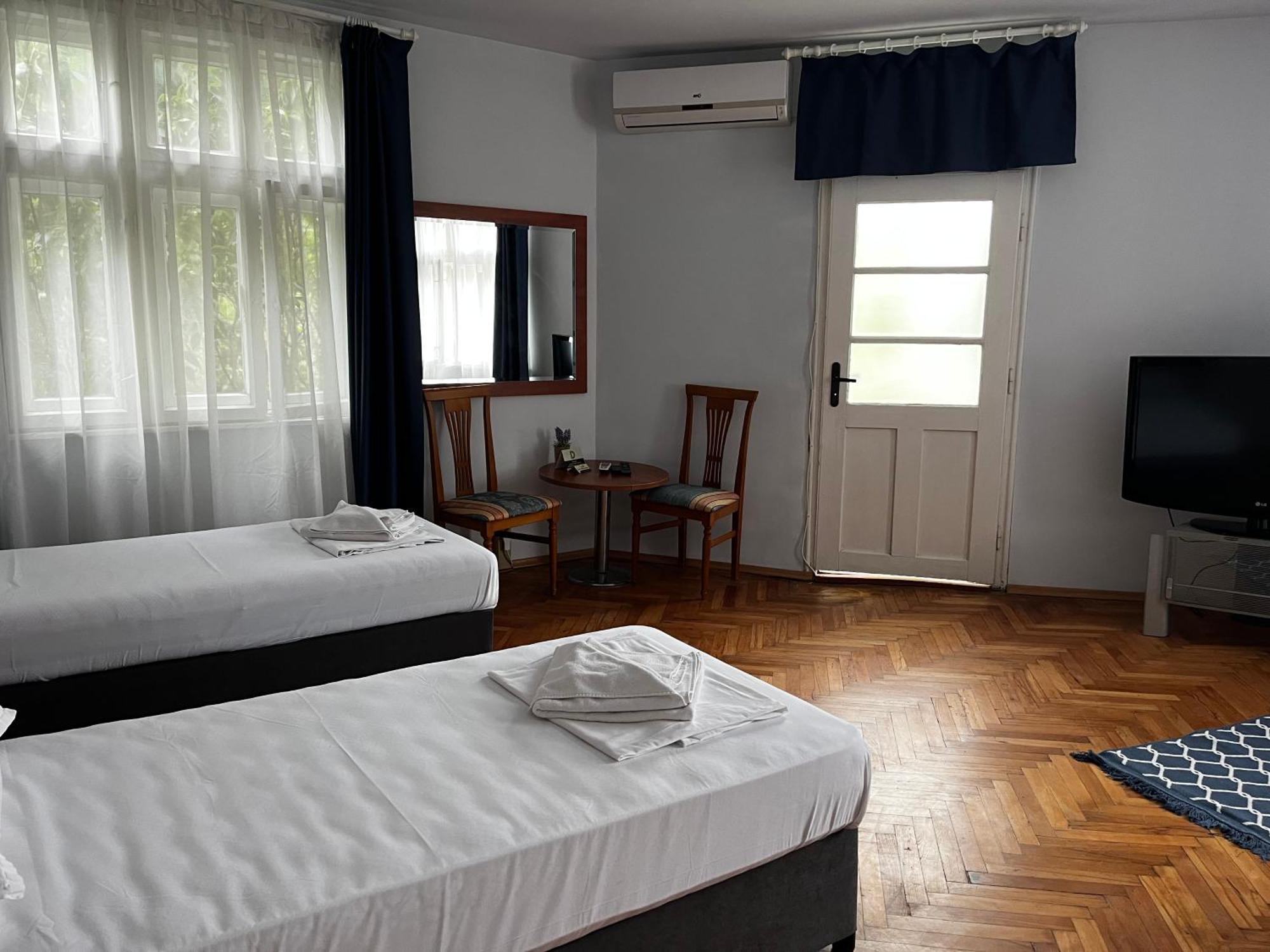 Guest Rooms Donovi Varna Exterior photo