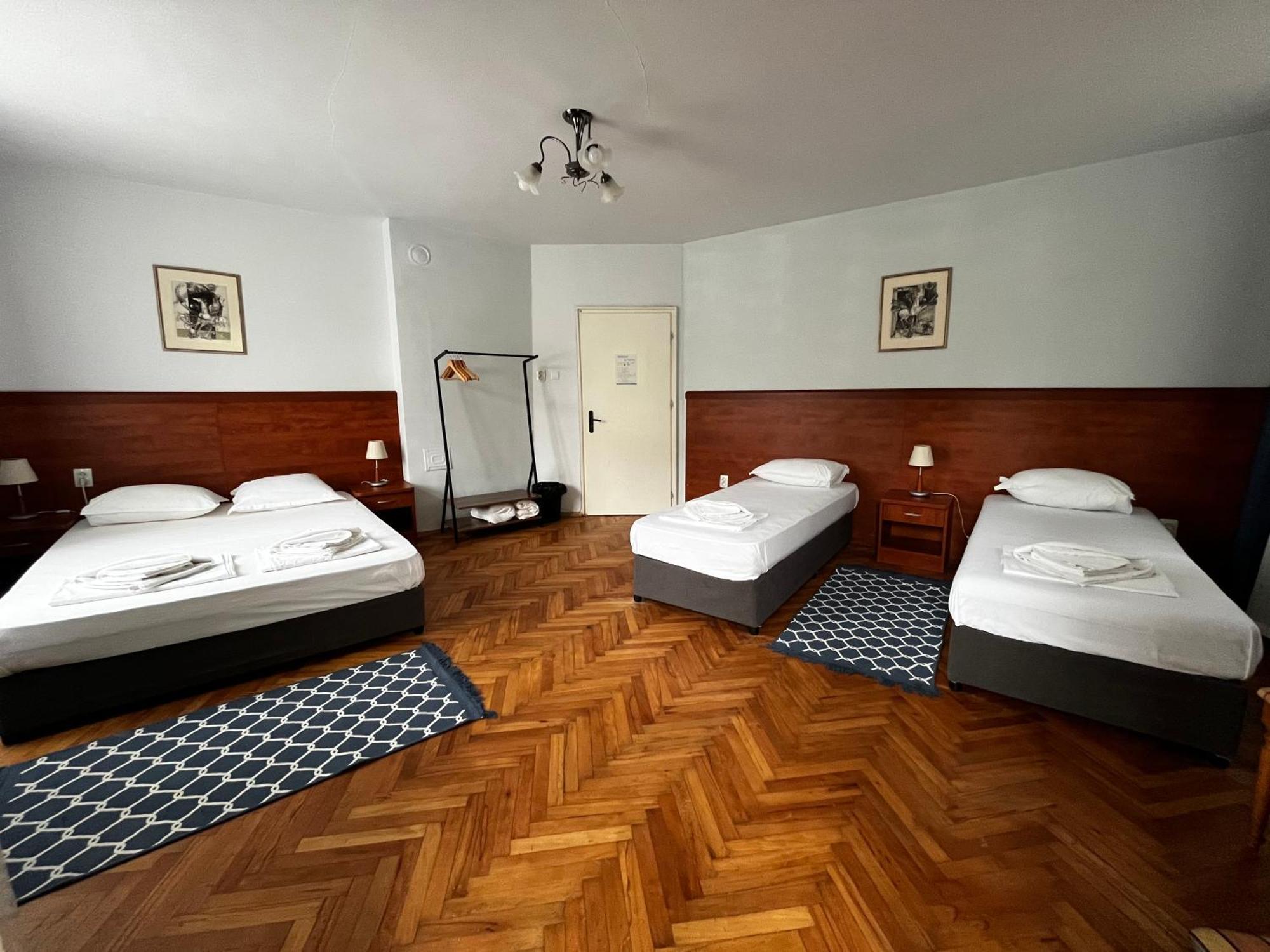 Guest Rooms Donovi Varna Exterior photo